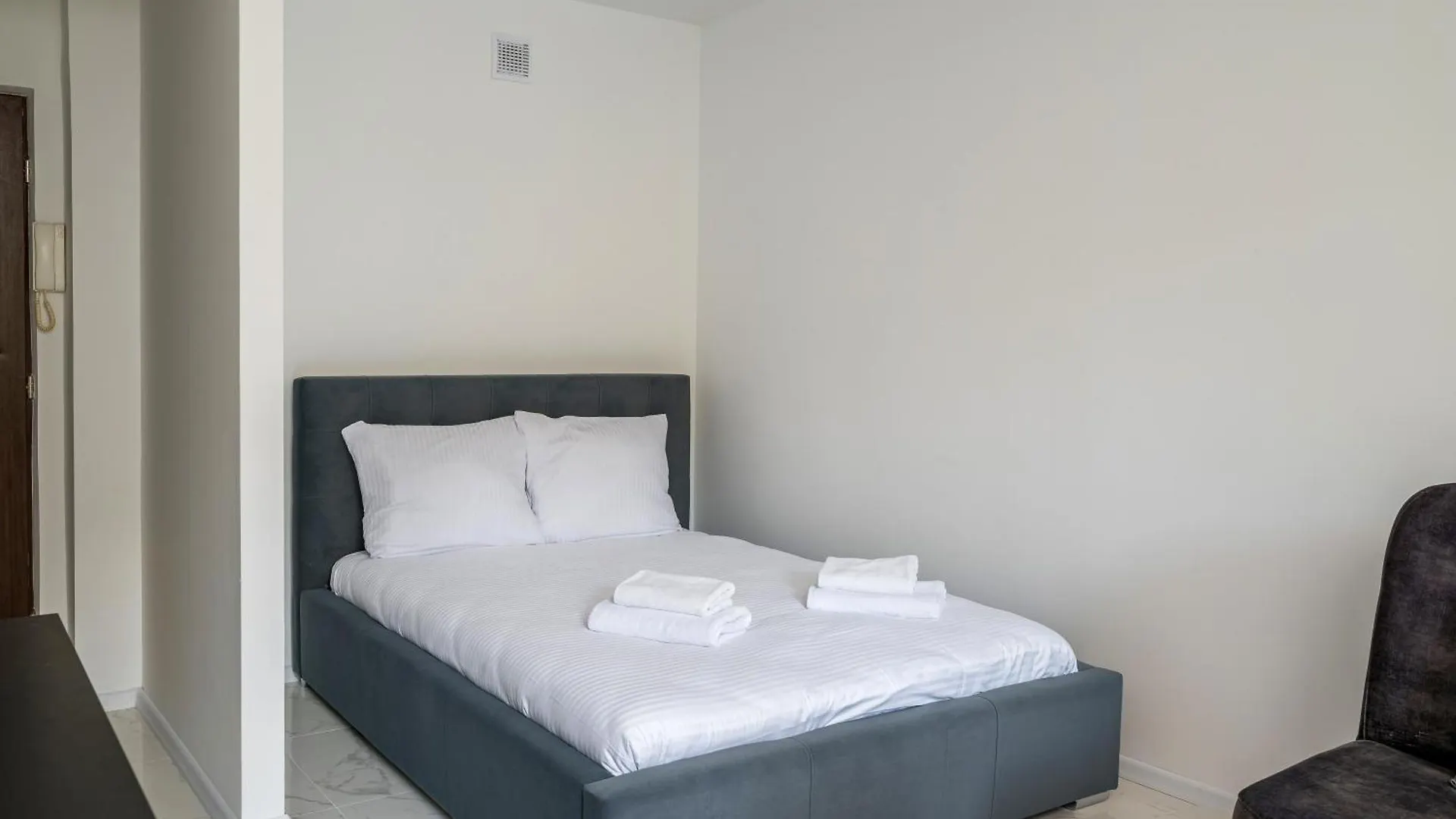 Berek Cosy Studio With A Garden Apartment Warsaw Poland