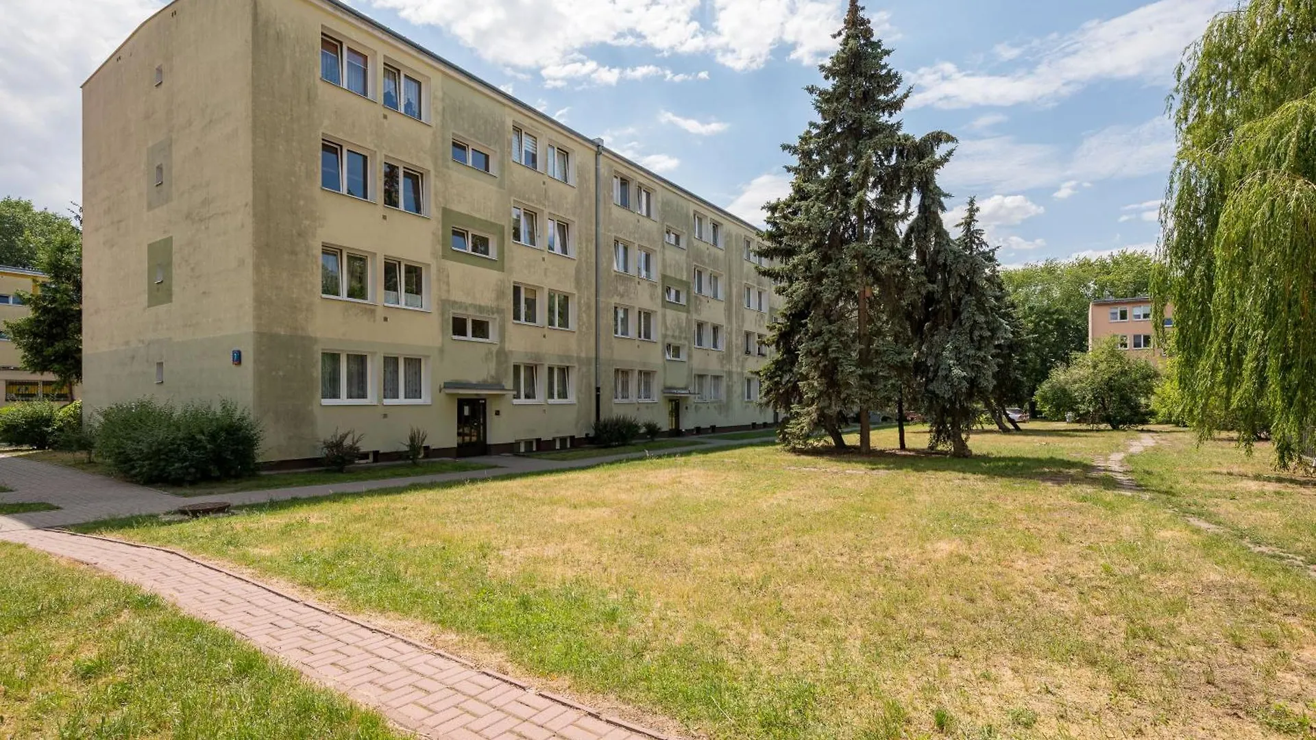 Berek Cosy Studio With A Garden Apartment Warsaw Poland