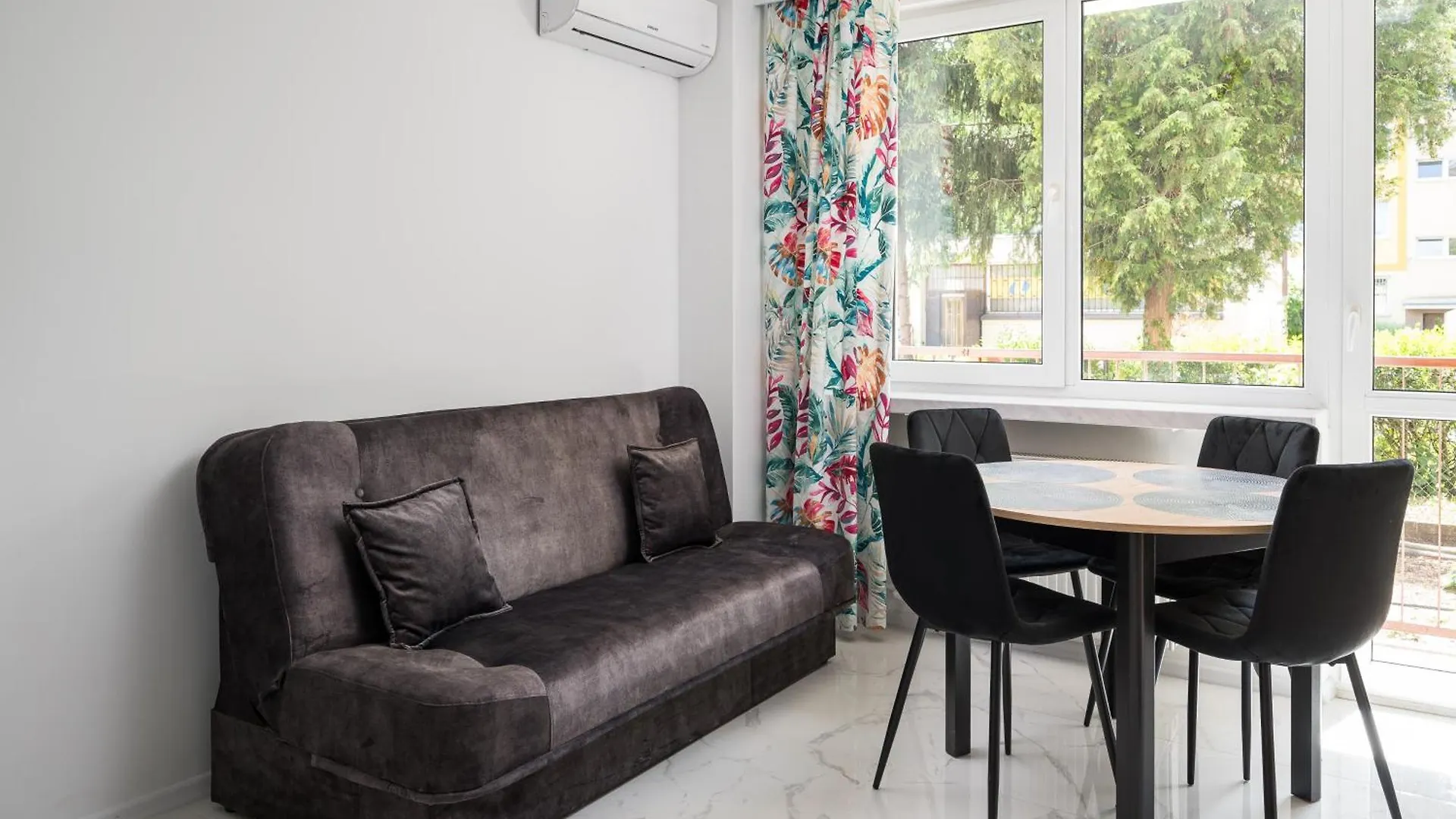 Berek Cosy Studio With A Garden Apartment Warsaw