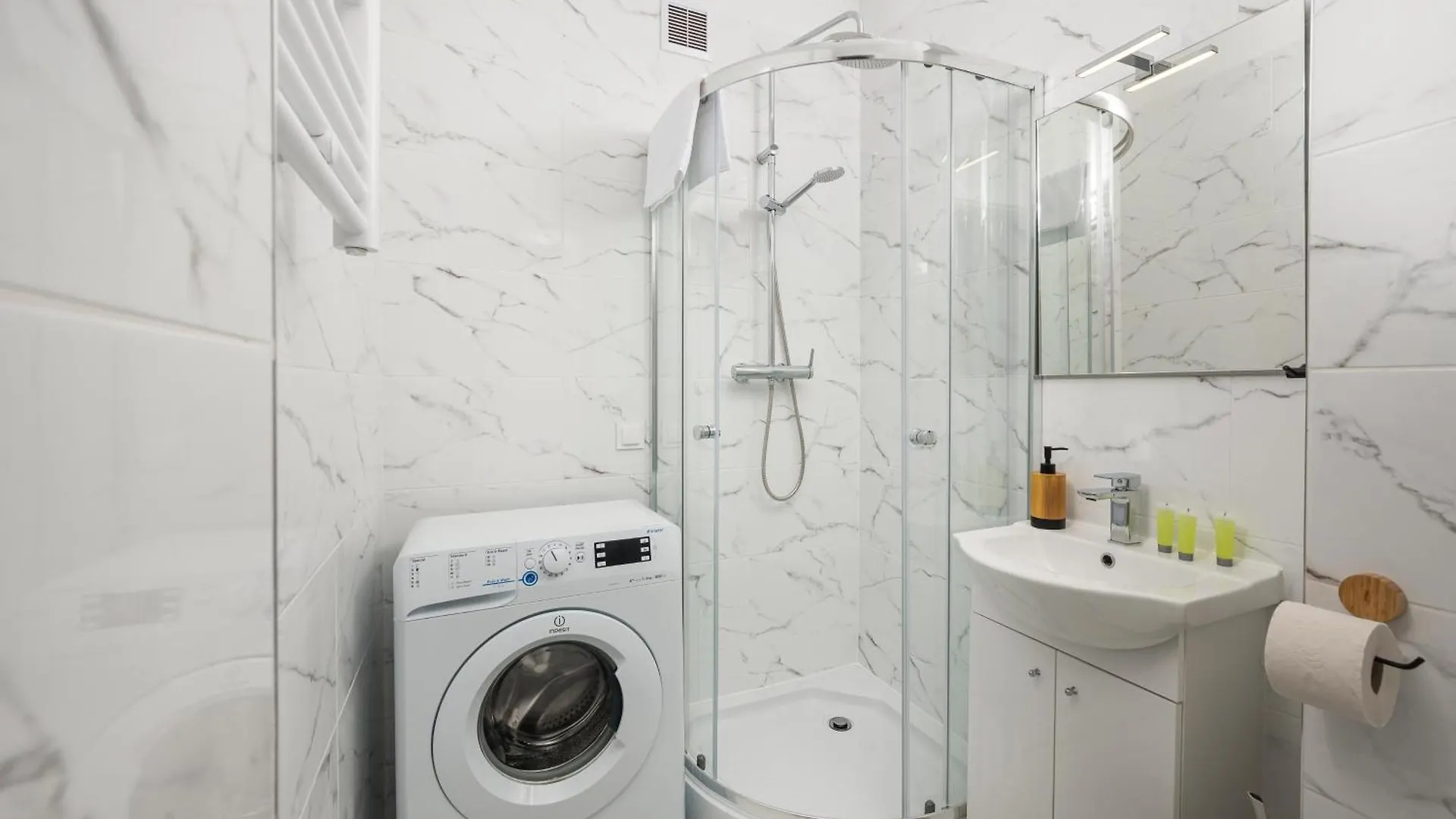 Berek Cosy Studio With A Garden Apartment Warsaw