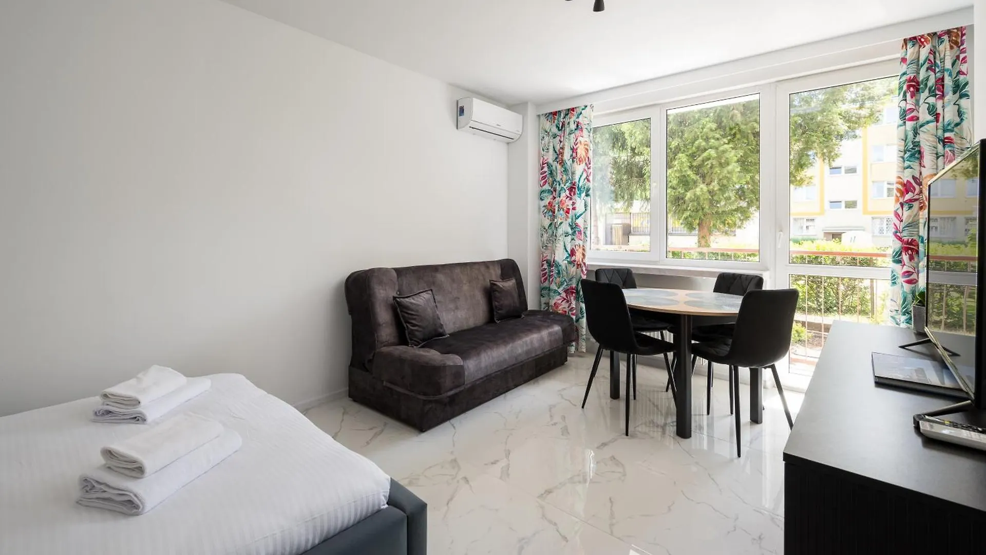 Berek Cosy Studio With A Garden Apartment Warsaw