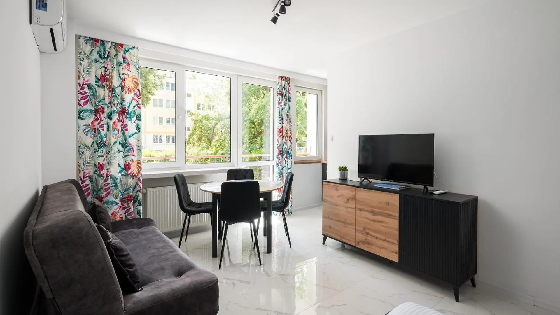 דירות ורשה Berek Cosy Studio With A Garden פולין